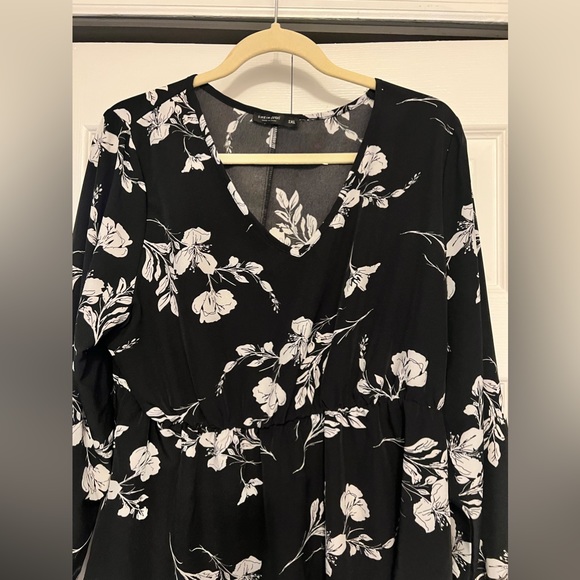 SHEIN Curve XXL Floral Blouse - Picture 3 of 9